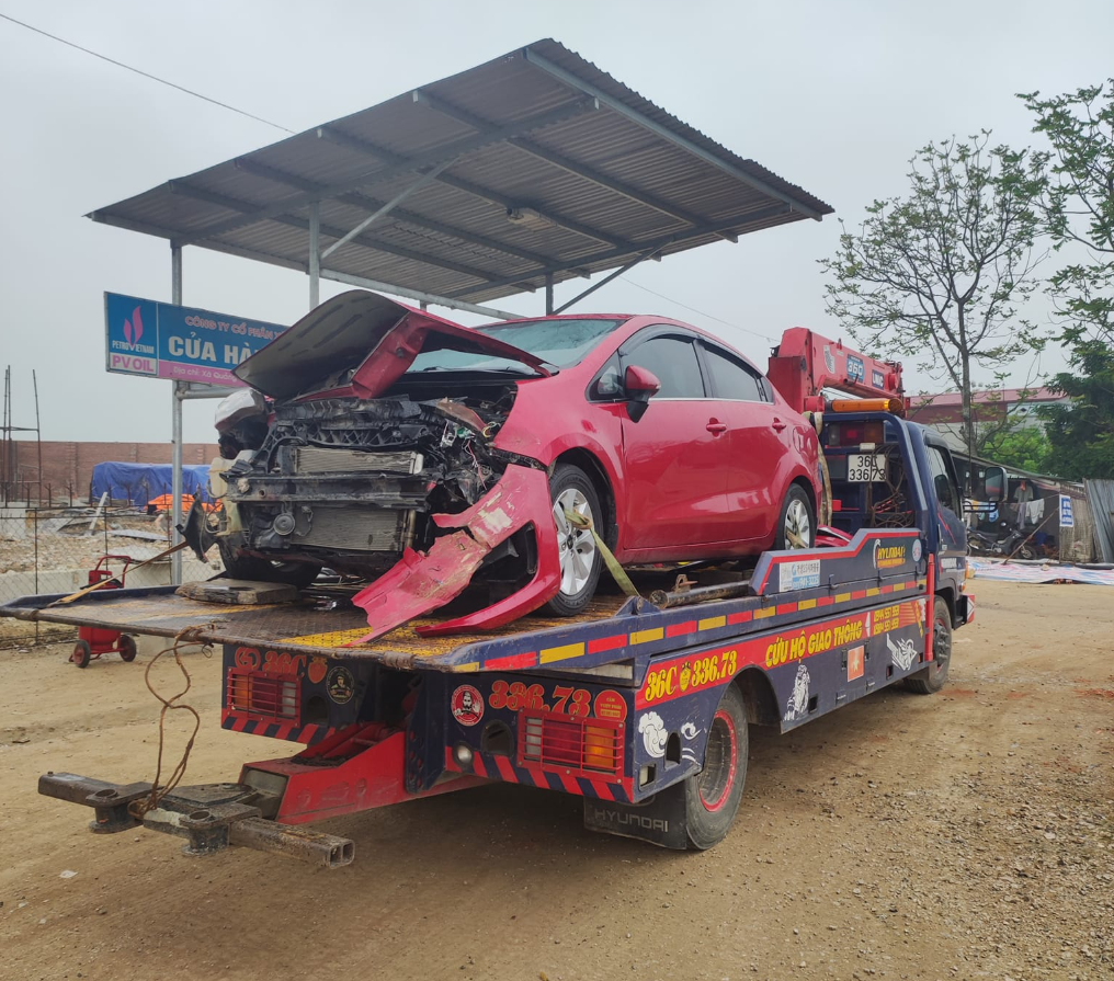 Cứu hộ xe bị tai nạn tại Thanh Hóa