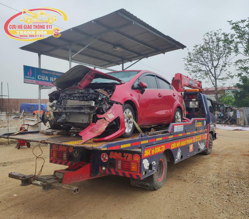 Cứu hộ ô tô mất điện trên cao tốc Thanh Hóa